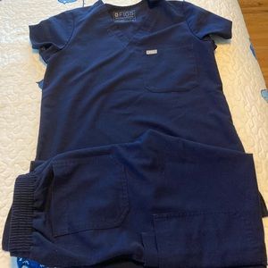 Figs women navy scrubs set XS